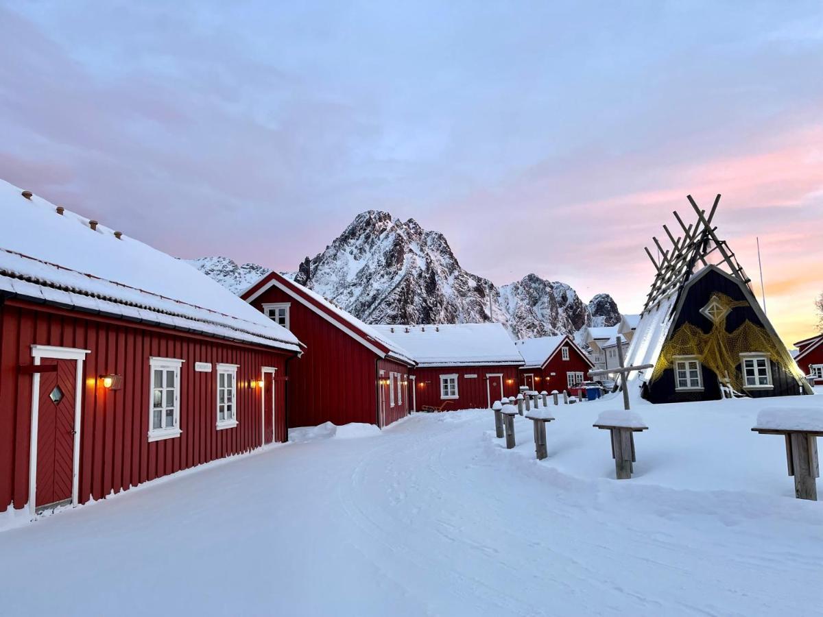 Отель Anker Brygge Свольвер Экстерьер фото The Lofoten archipelago is a popular tourist destination.