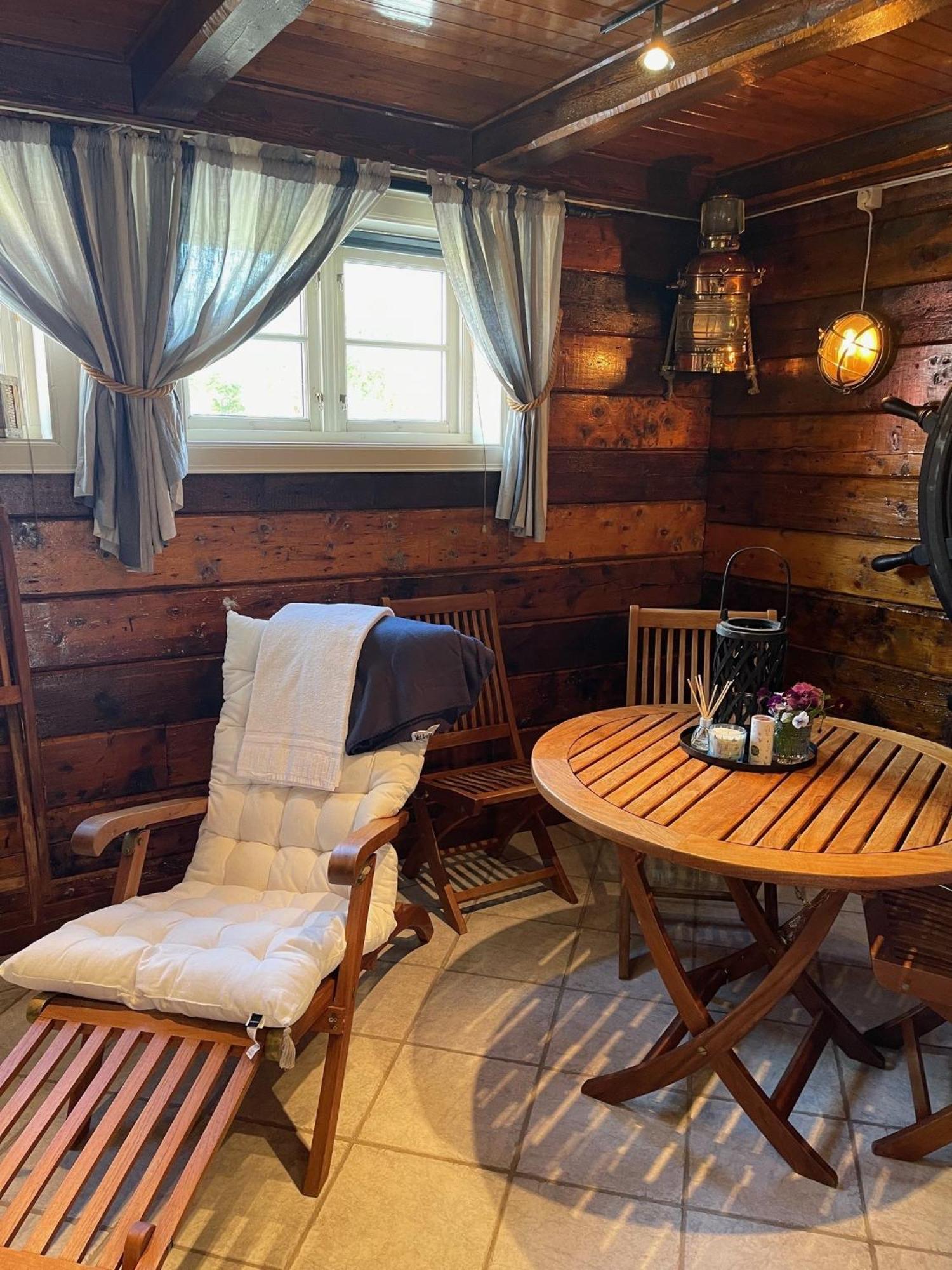 Отель Anker Brygge Свольвер Экстерьер фото The interior of the cabin