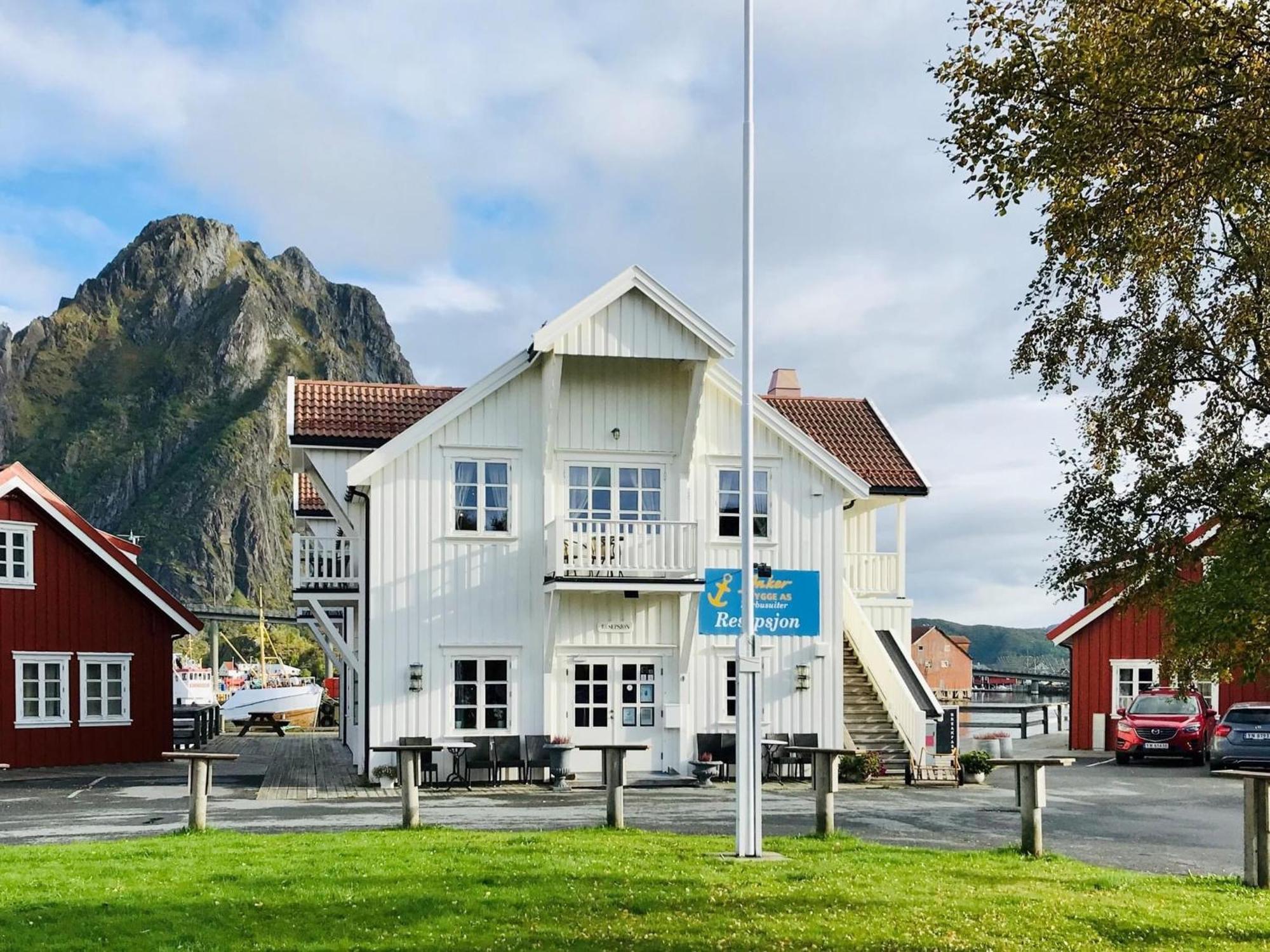 Отель Anker Brygge Свольвер Экстерьер фото The old school house in Sunde