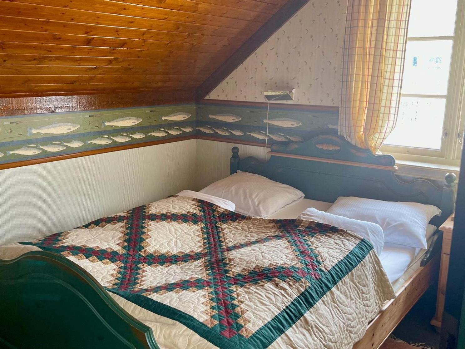 Отель Anker Brygge Свольвер Экстерьер фото The bed in the room where the body of Mary Walker was found