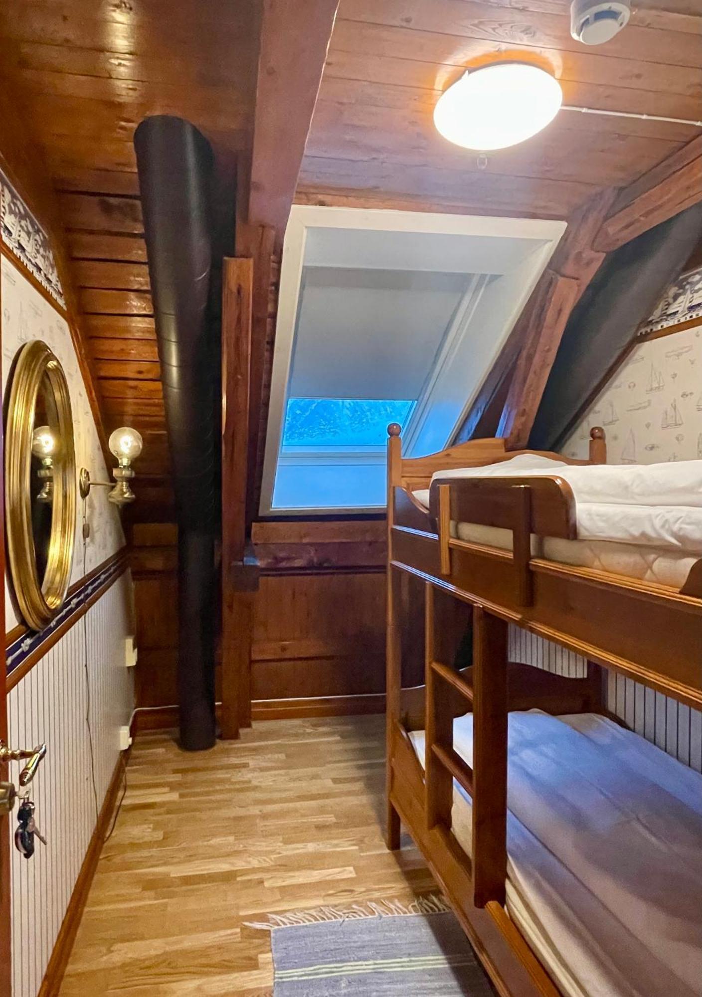 Отель Anker Brygge Свольвер Экстерьер фото A room at the hotel