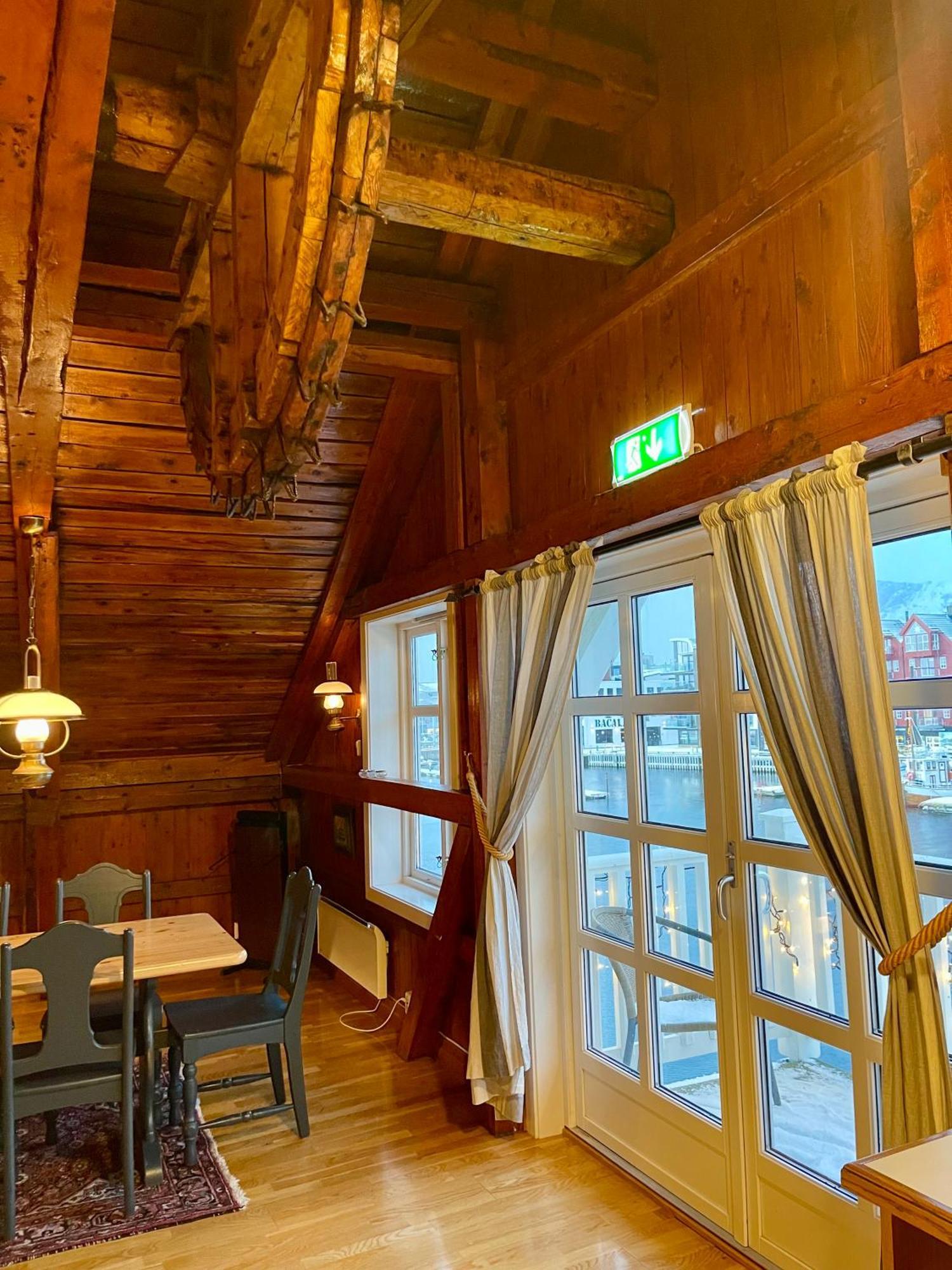 Отель Anker Brygge Свольвер Экстерьер фото Interior of the restaurant